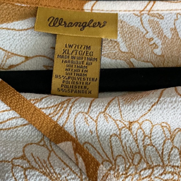 Wrangler xl floral yellow blouse - Picture 3 of 3